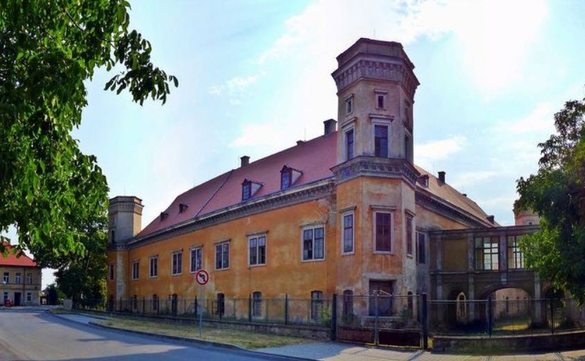 Zámek Dolní Beřkovice, Dolní Beřkovice, Czechia, Czech Republic (Czechia)
